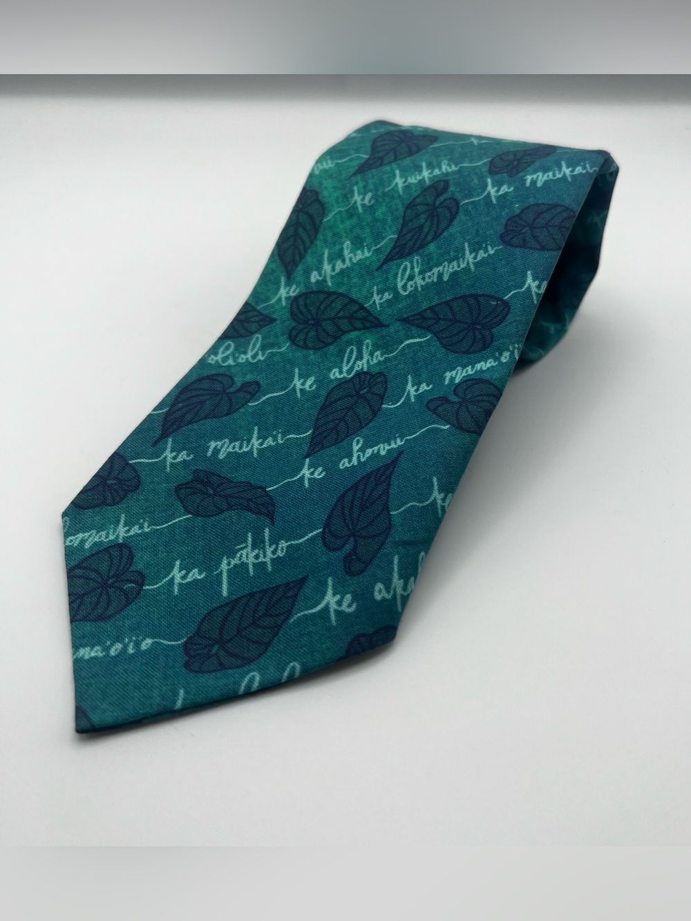 Men's Teal Leaf-Pattern Tie - Elegant Script Design